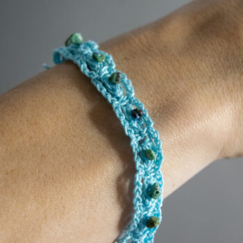Armband aus hellblauer Baumwolle, handmade