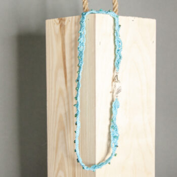 Halskette aus hellblauer Baumwolle, handmade